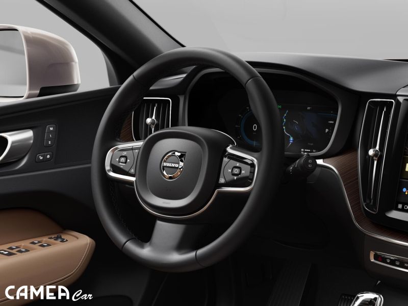 VOLVO XC60 T8 eAWD Plug in Hybrid/benzín PLUS/BRIGHT