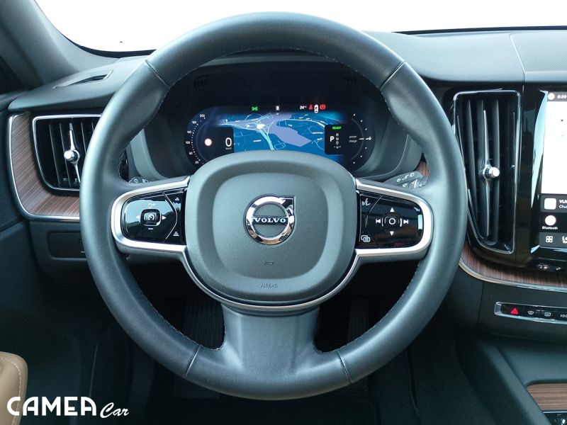 VOLVO XC60 T8 eAWD Plug in Hybrid/benzín PLUS/BRIGHT