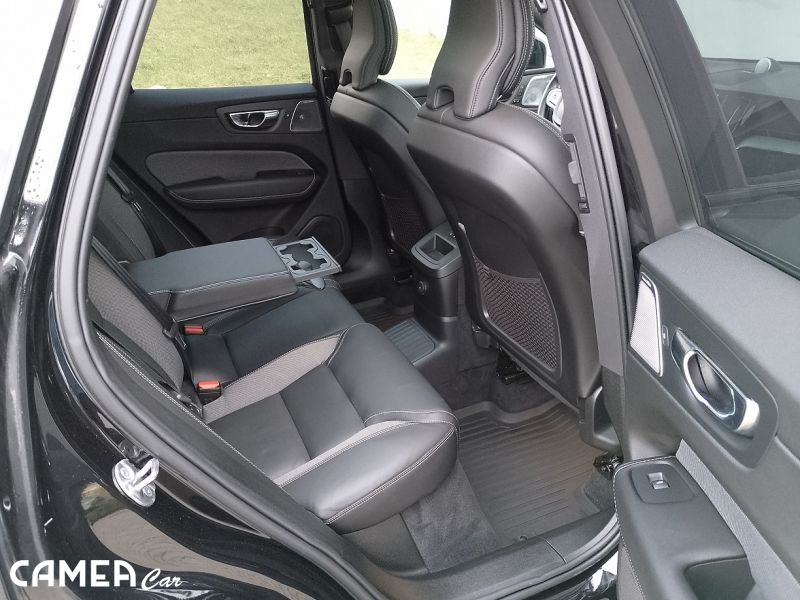 VOLVO SELEKT XC60 T8 eAWD Recharge R Design rezerve