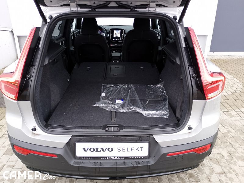 VOLVO SELEKT XC40 B3 FWD 120kW AT7 PLUS DARK Mild-Hybrid benzín