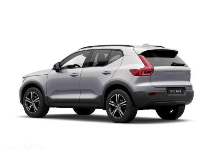 VOLVO SELEKT XC40 B3 FWD 120kW AT7 PLUS DARK Mild-Hybrid benzín