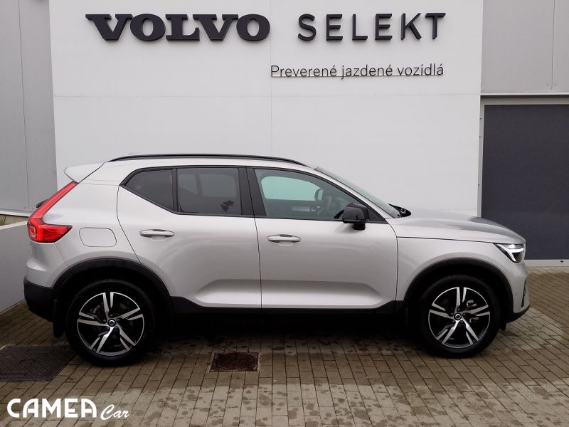 VOLVO SELEKT XC40 B3 FWD 120kW AT7 PLUS DARK Mild-Hybrid benzín