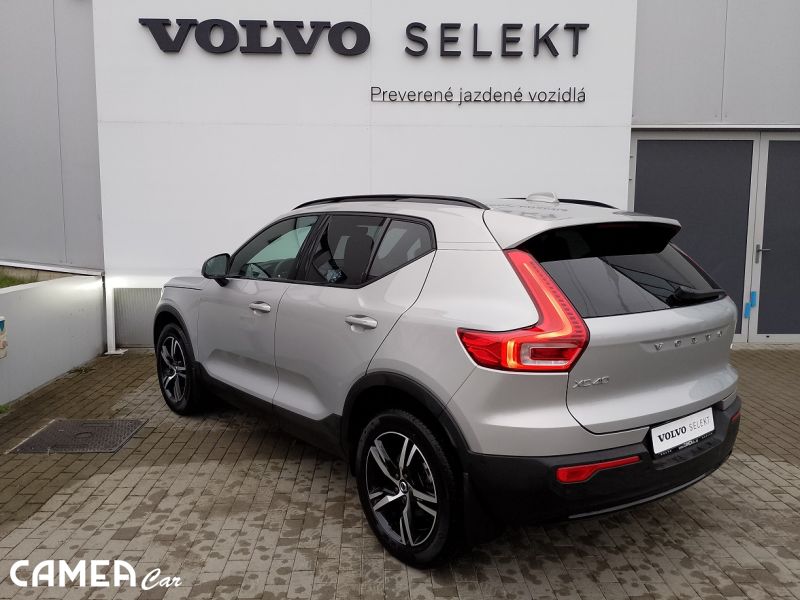 VOLVO SELEKT XC40 B3 FWD 120kW AT7 PLUS DARK Mild-Hybrid benzín