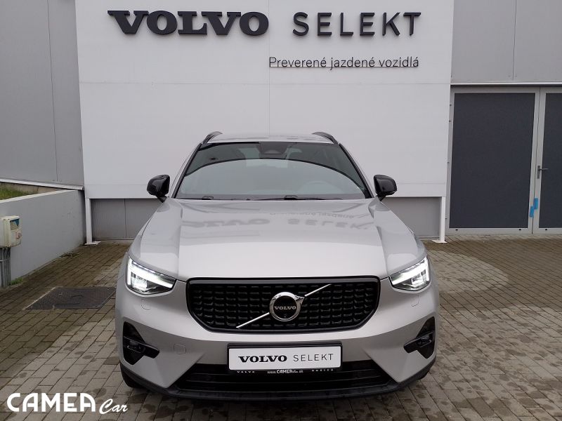 VOLVO SELEKT XC40 B3 FWD 120kW AT7 PLUS DARK Mild-Hybrid benzín