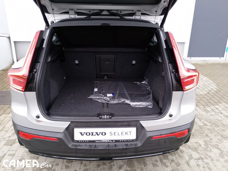 VOLVO SELEKT XC40 B3 FWD 120kW AT7 PLUS DARK Mild-Hybrid benzín