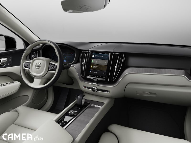 VOLVO XC60 B5 AWD MILD/HYBRID benzín PLUS/DARK