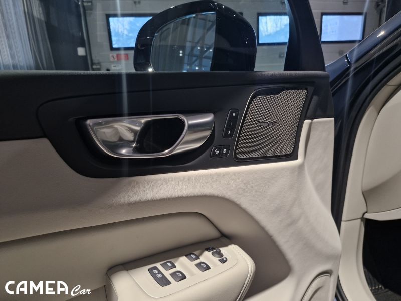 VOLVO XC60 B5 AWD MILD/HYBRID benzín PLUS/DARK