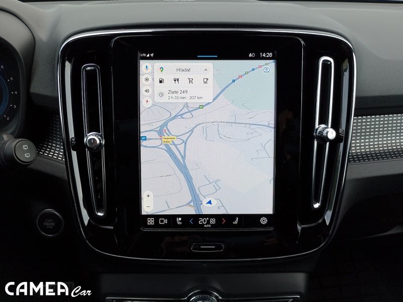 VOLVO SELEKT XC40 B3 FWD 120kW AT7 PLUS DARK PIXEL LED + ťažné zariadenie, nástupné prahy