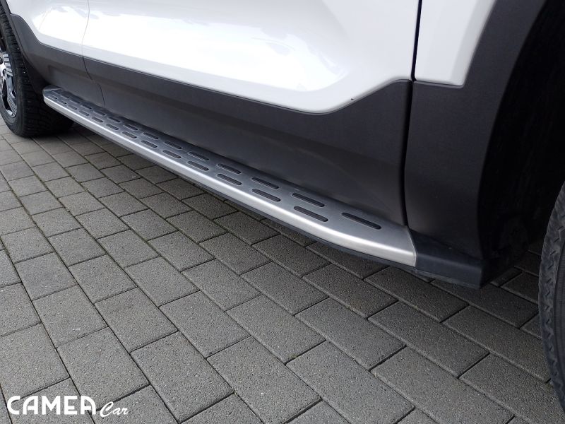 VOLVO SELEKT XC40 B3 FWD 120kW AT7 PLUS DARK PIXEL LED + ťažné zariadenie, nástupné prahy