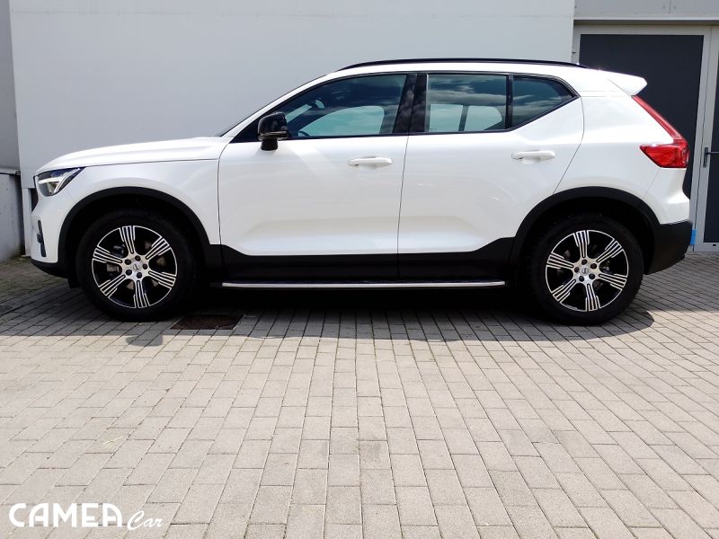 VOLVO SELEKT XC40 B3 FWD 120kW AT7 PLUS DARK PIXEL LED + ťažné zariadenie, nástupné prahy