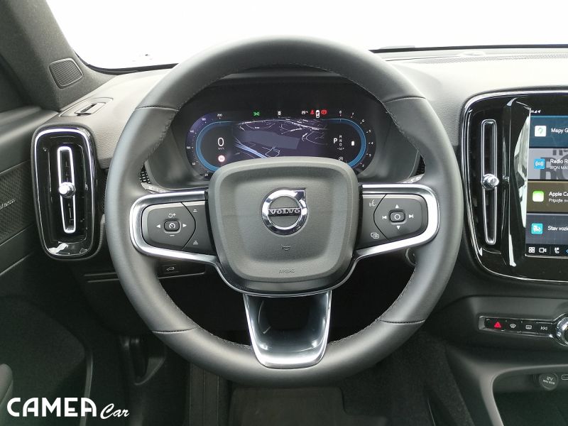 VOLVO SELEKT XC40 B3 FWD 120kW AT7 PLUS DARK PIXEL LED + ťažné zariadenie, nástupné prahy