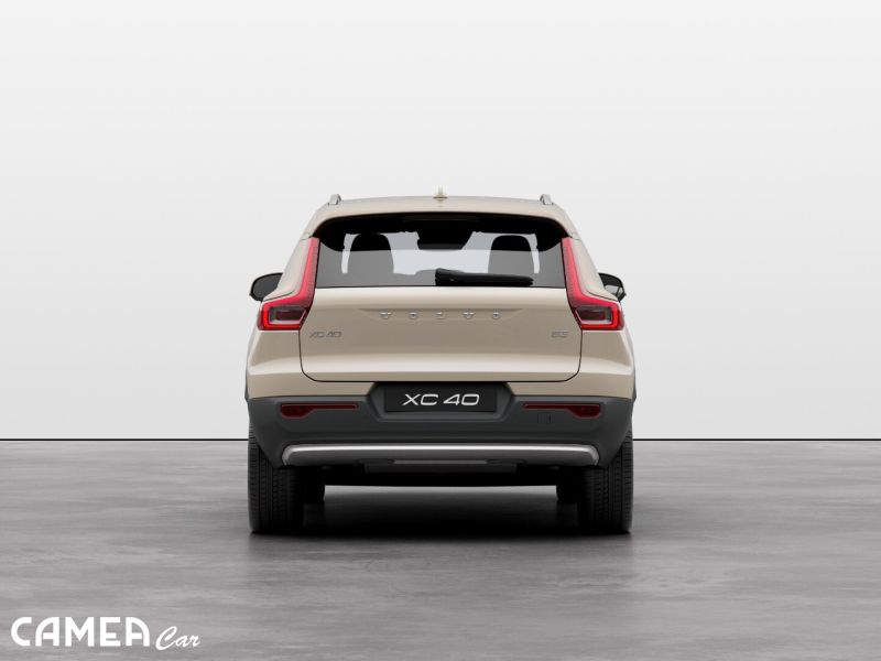 VOLVO XC40 B3 FWD 120kW AT7 CORE Mild-Hybrid benzín