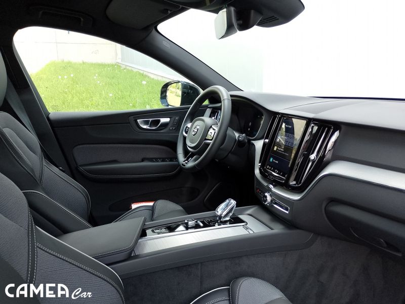 VOLVO XC60 B5 AWD MILD-HYBRID/benzín PLUS/DARK POLESTAR