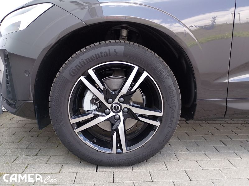 VOLVO XC60 B5 AWD MILD-HYBRID/benzín PLUS/DARK POLESTAR
