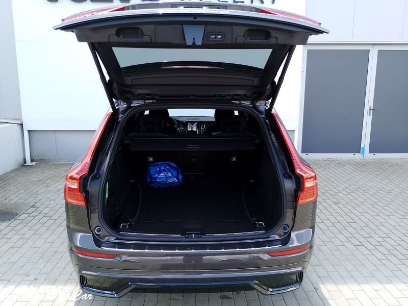VOLVO XC60 B5 AWD MILD-HYBRID/benzín PLUS/DARK POLESTAR