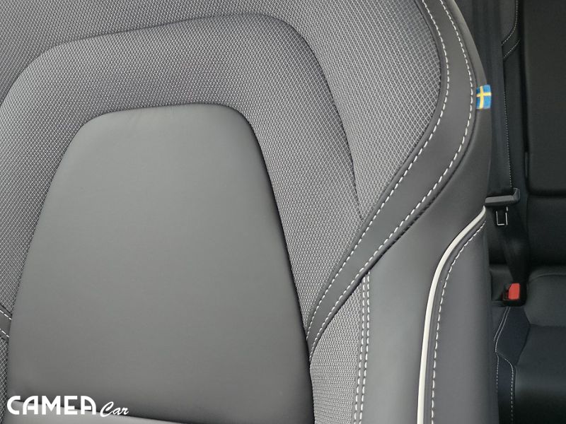 VOLVO XC60 B5 AWD MILD-HYBRID/benzín PLUS/DARK POLESTAR