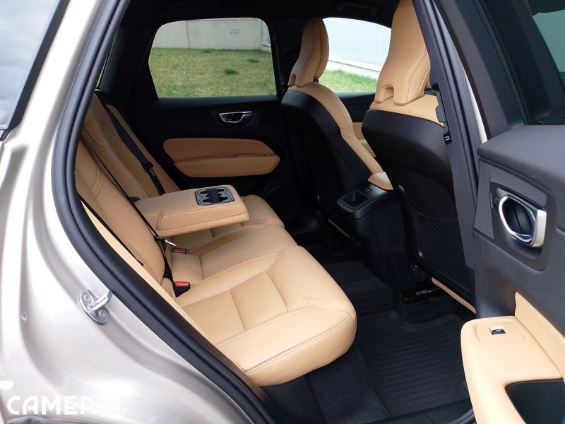 VOLVO SELEKT XC60 B5 AWD MILD-HYBRID PLUS/DARK ťažné zariadenie + POLESTAR