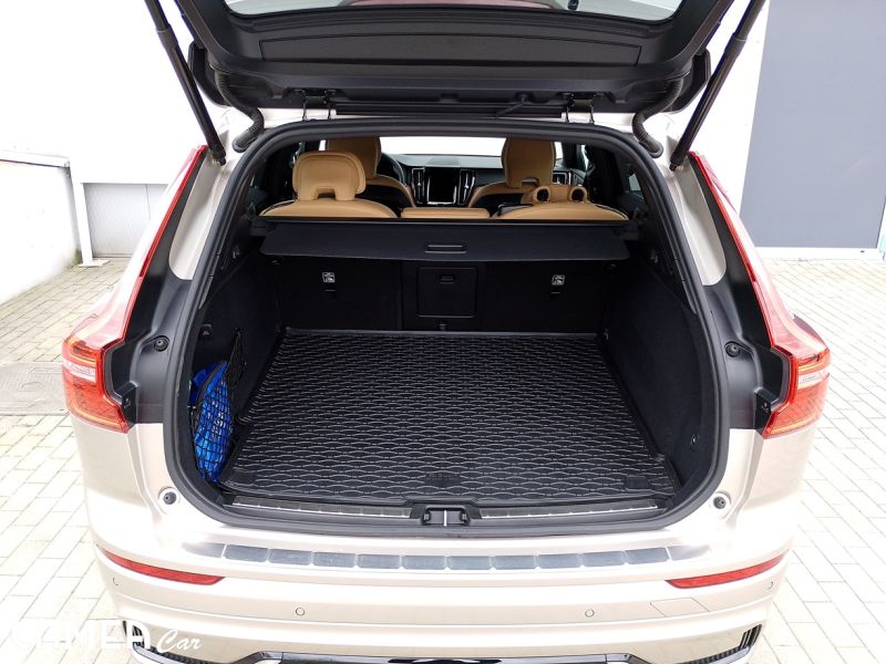 VOLVO SELEKT XC60 B5 AWD MILD-HYBRID PLUS/DARK ťažné zariadenie + POLESTAR