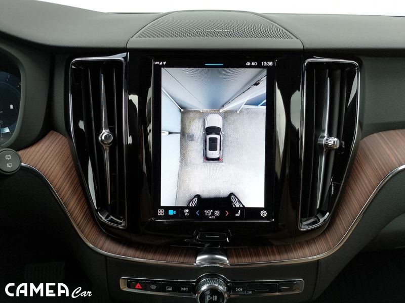 VOLVO SELEKT XC60 B5 AWD MILD-HYBRID PLUS/DARK ťažné zariadenie + POLESTAR