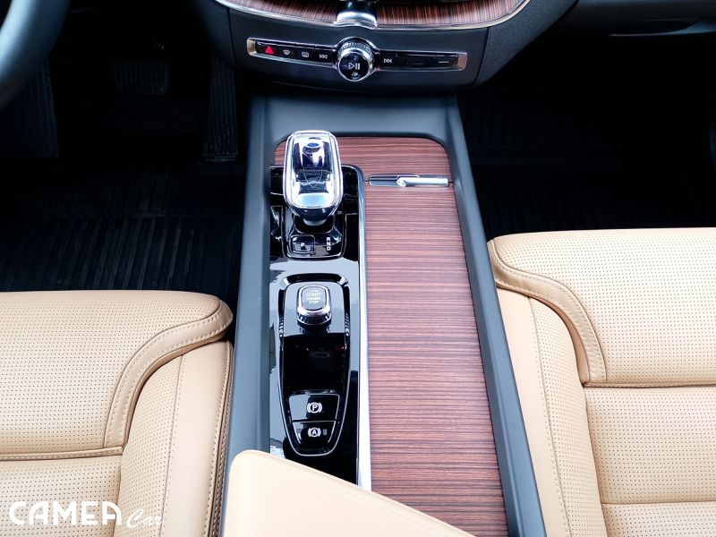 VOLVO SELEKT XC60 B5 AWD MILD-HYBRID PLUS/DARK ťažné zariadenie + POLESTAR