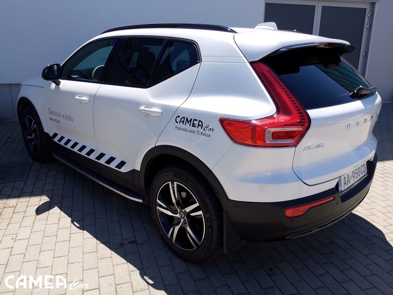 VOLVO SELEKT  XC40 B4 FWD 145kW AT7 PLUS DARK Mild-Hybrid/benzín