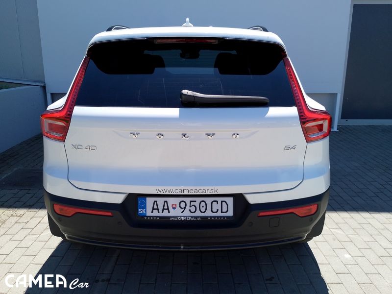 VOLVO SELEKT  XC40 B4 FWD 145kW AT7 PLUS DARK Mild-Hybrid/benzín