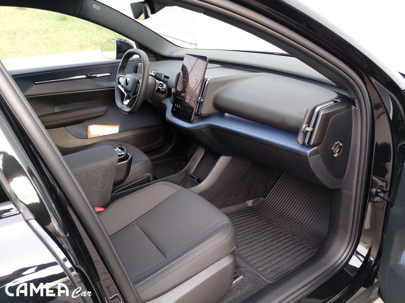 VOLVO EX30 Elektro SINGLE Motor Extended Range RWD 200kW PLUS