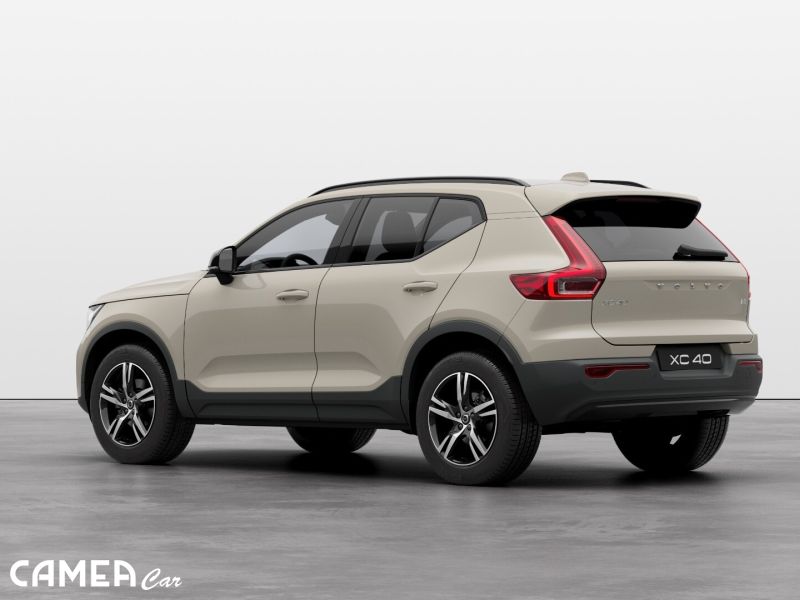 VOLVO XC40 B3 FWD 120kW AT7 PLUS DARK Mild-Hybrid benzín