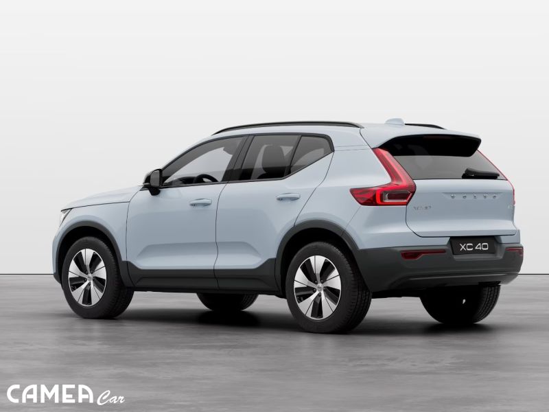 VOLVO XC40 B3 FWD 120kW AT7 PLUS/DARK Mild-Hybrid benzín