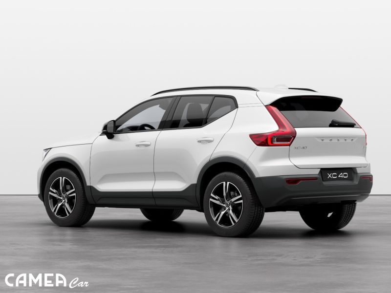 VOLVO XC40 B3 FWD 120kW AT7 PLUS/DARK Mild-Hybrid benzín