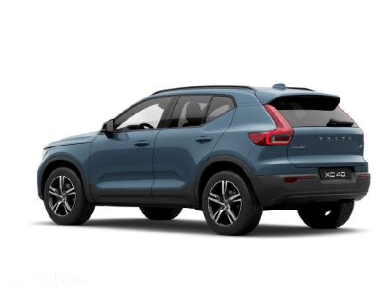 VOLVO SELEKT XC40 B3 FWD 120kW AT7 PLUS DARK Mild-Hybrid benzín