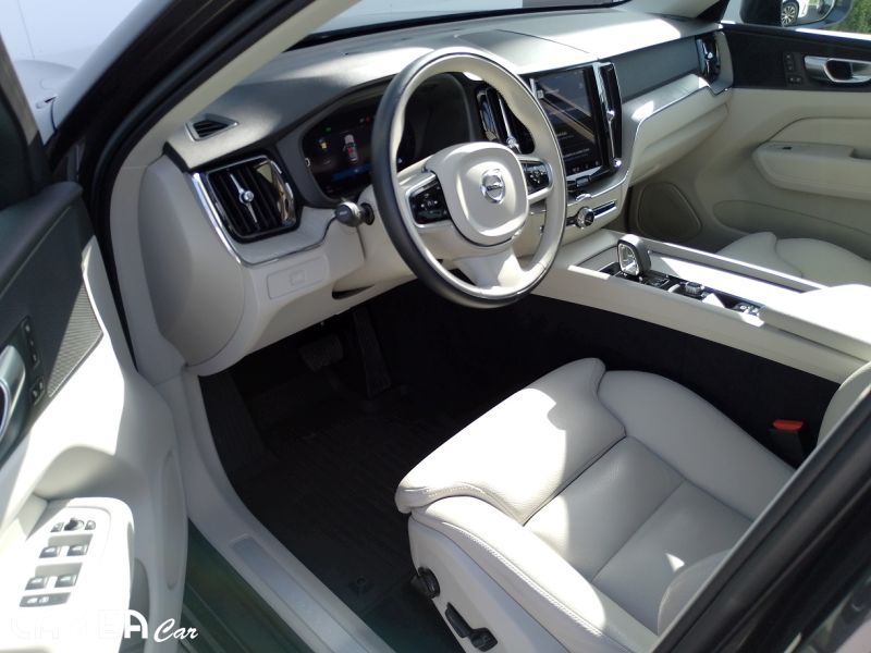 !! CENOVÁ BOMBA !! VOLVO SELEKT XC60 B5 AWD MILD-HYBRID/benzín PLUS/BRIGHT POLESTAR