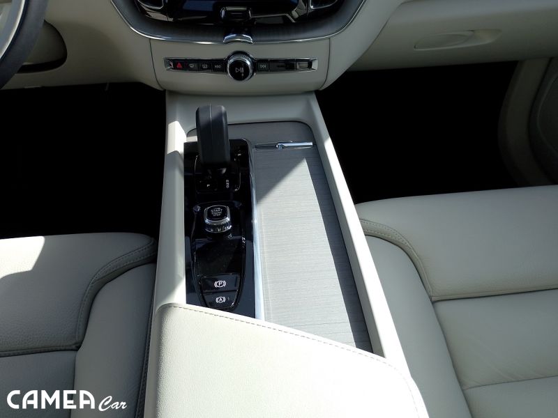 !! CENOVÁ BOMBA !! VOLVO SELEKT XC60 B5 AWD MILD-HYBRID/benzín PLUS/BRIGHT POLESTAR