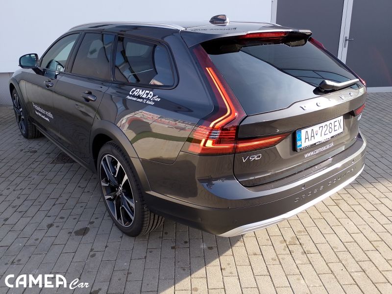 VOLVO SELEKT V90CC B6 AWD AT8 PLUS BRIGHT MILD-HYBRID/benzín 220kW+8,5kW POLESTAR rezerve