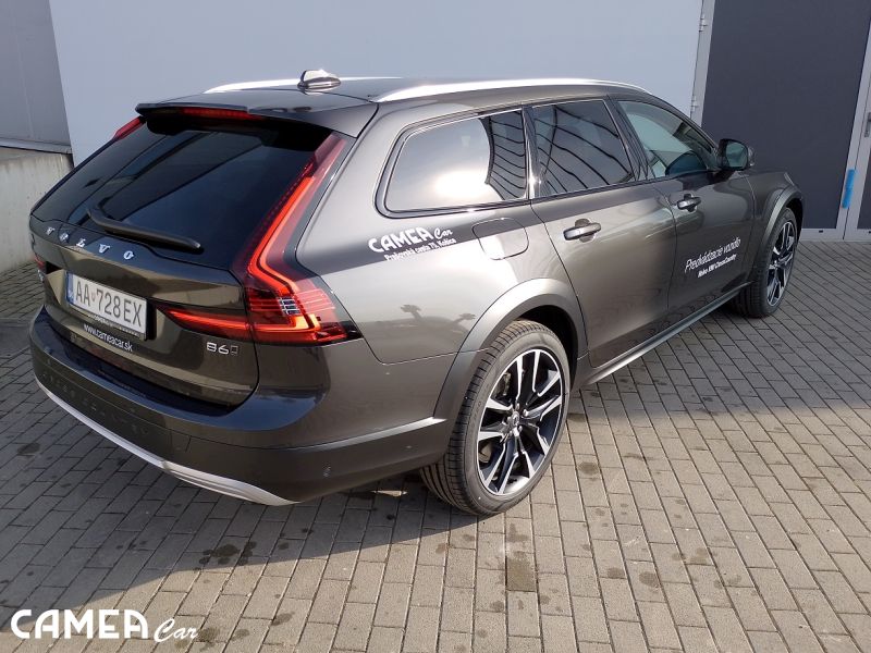 VOLVO SELEKT V90CC B6 AWD AT8 PLUS BRIGHT MILD-HYBRID/benzín 220kW+8,5kW POLESTAR rezerve