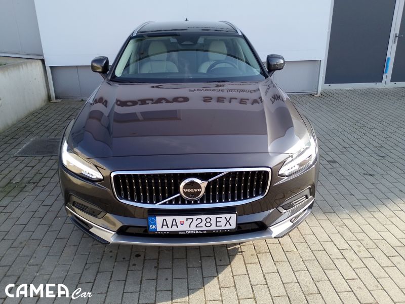 VOLVO SELEKT V90CC B6 AWD AT8 PLUS BRIGHT MILD-HYBRID/benzín 220kW+8,5kW POLESTAR rezerve