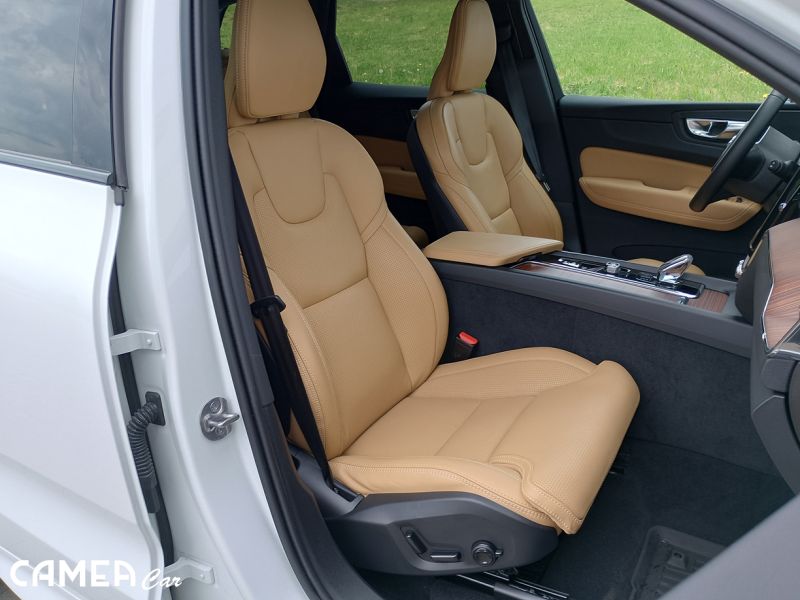 VOLVO SELEKT XC60 B5 AWD MILD-HYBRID/benzín PLUS/DARK POLESTAR