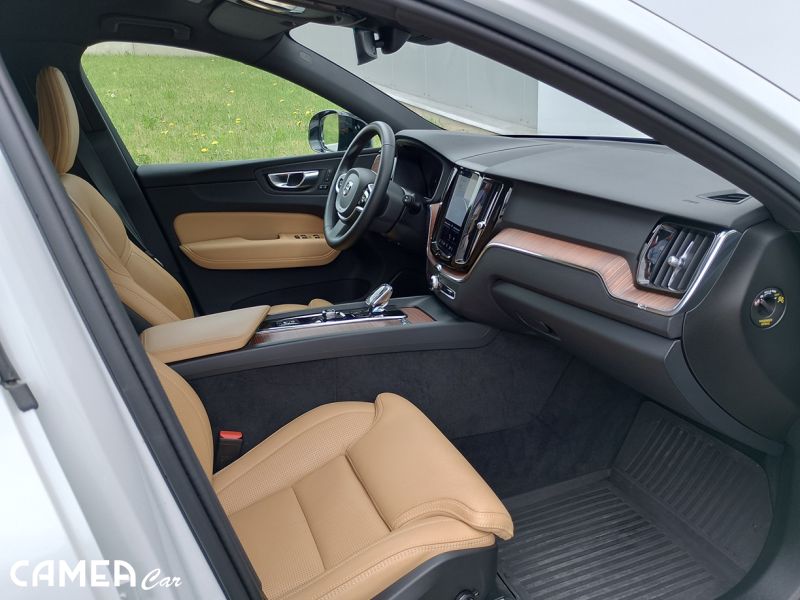 VOLVO SELEKT XC60 B5 AWD MILD-HYBRID/benzín PLUS/DARK POLESTAR