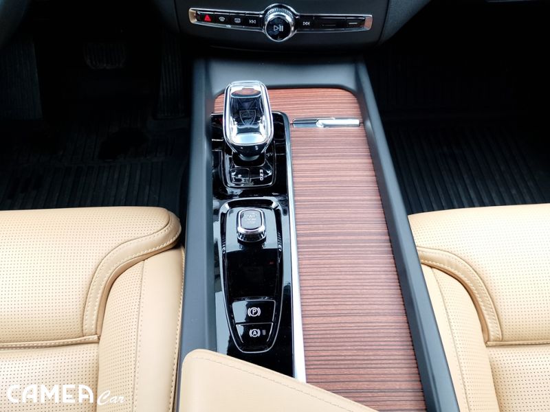VOLVO SELEKT XC60 B5 AWD MILD-HYBRID/benzín PLUS/DARK POLESTAR