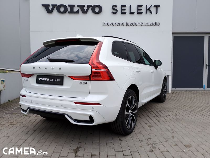VOLVO SELEKT XC60 B5 AWD MILD-HYBRID/benzín PLUS/DARK POLESTAR