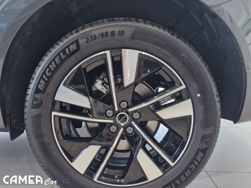 VOLVO XC60 B5 AWD MILD/HYBRID benzín PLUS/DARK *MY26