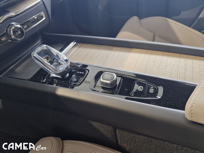 VOLVO XC60 B5 AWD MILD/HYBRID benzín PLUS/DARK *MY26
