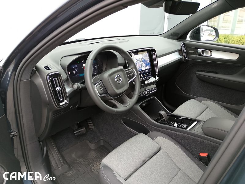 VOLVO XC40 B3 FWD 120kW PLUS/DARK AT7 MY*26