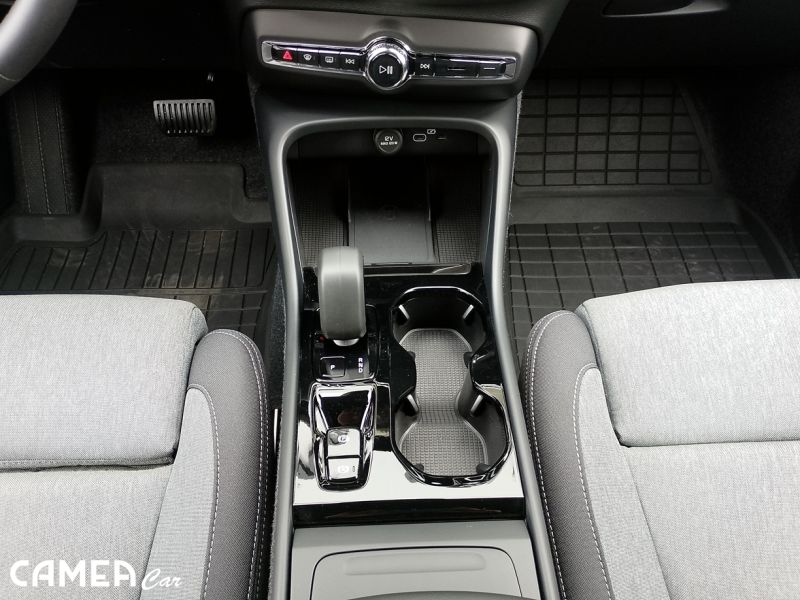 VOLVO XC40 B3 FWD 120kW PLUS/DARK AT7 MY*26