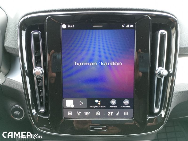 VOLVO XC40 B3 FWD 120kW PLUS/DARK AT7 MY*26