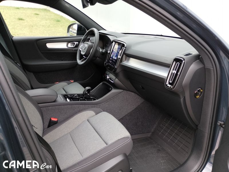 VOLVO XC40 B3 FWD 120kW PLUS/DARK AT7 MY*26