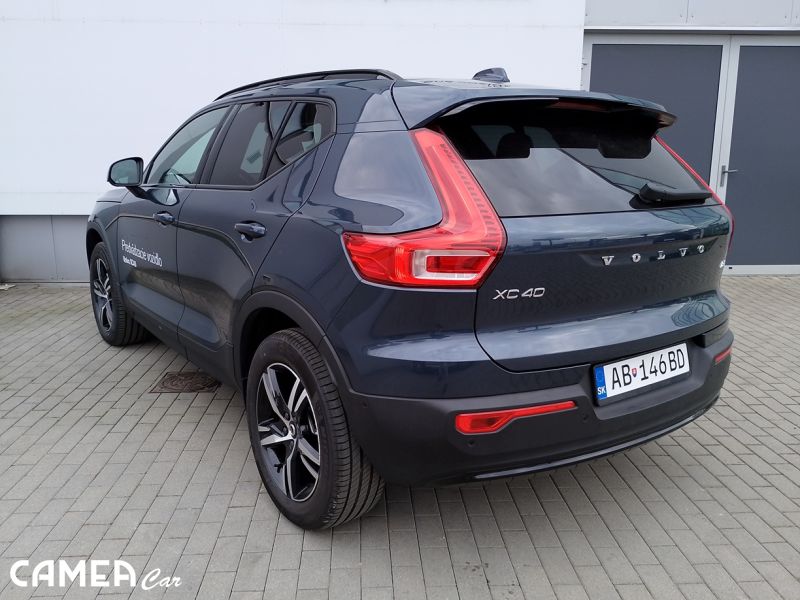 VOLVO XC40 B3 FWD 120kW PLUS/DARK AT7 MY*26