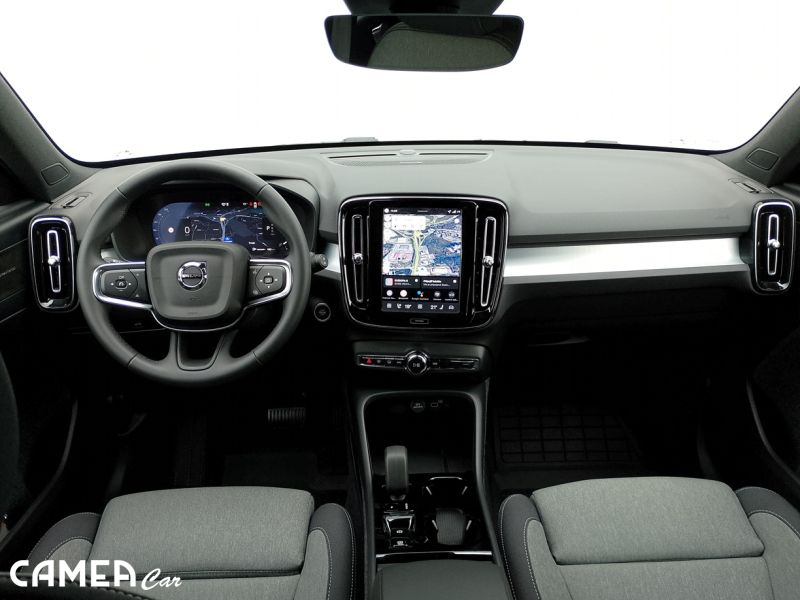 VOLVO XC40 B3 FWD 120kW PLUS/DARK AT7 MY*26