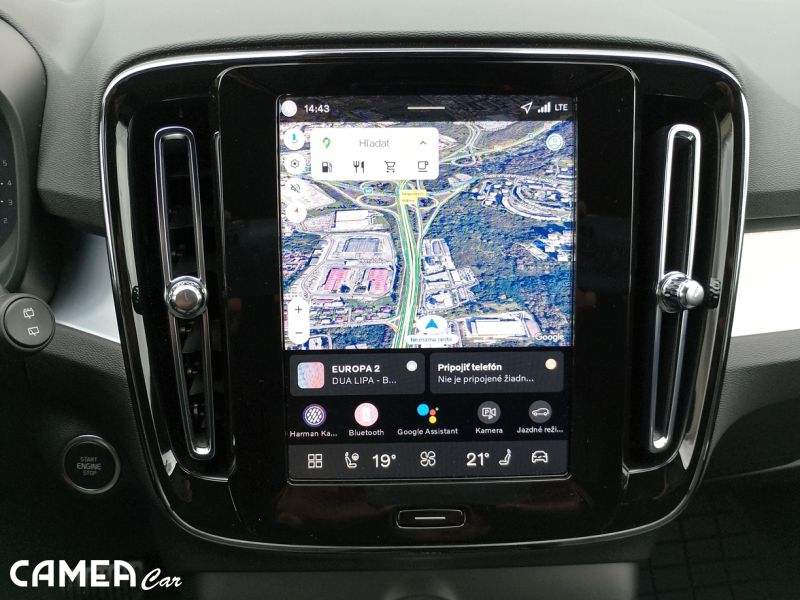 VOLVO XC40 B3 FWD 120kW PLUS/DARK AT7 MY*26