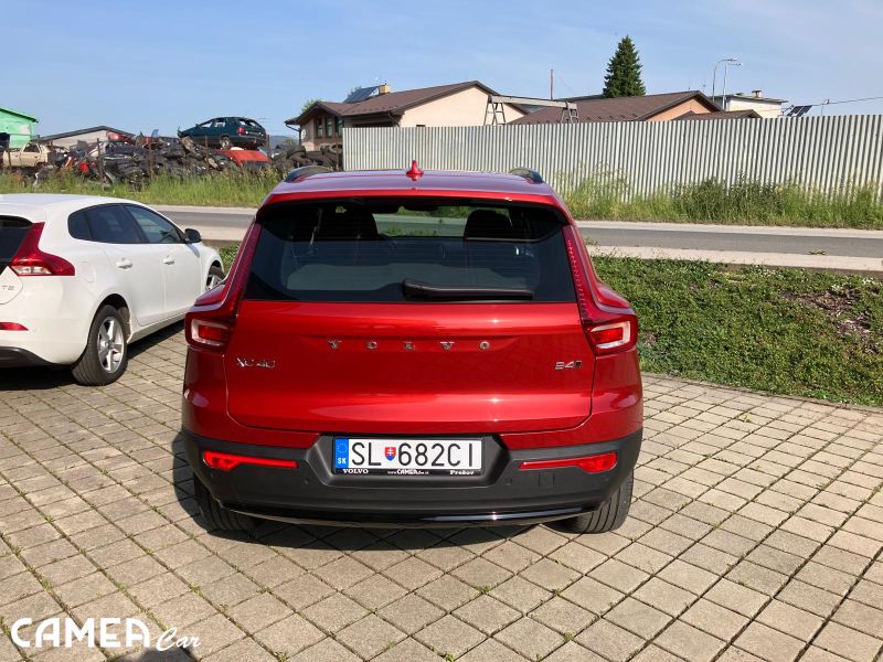 VOLVO XC40 B4 AWD 145kW MILD HYBRID PLUS/DARK AT